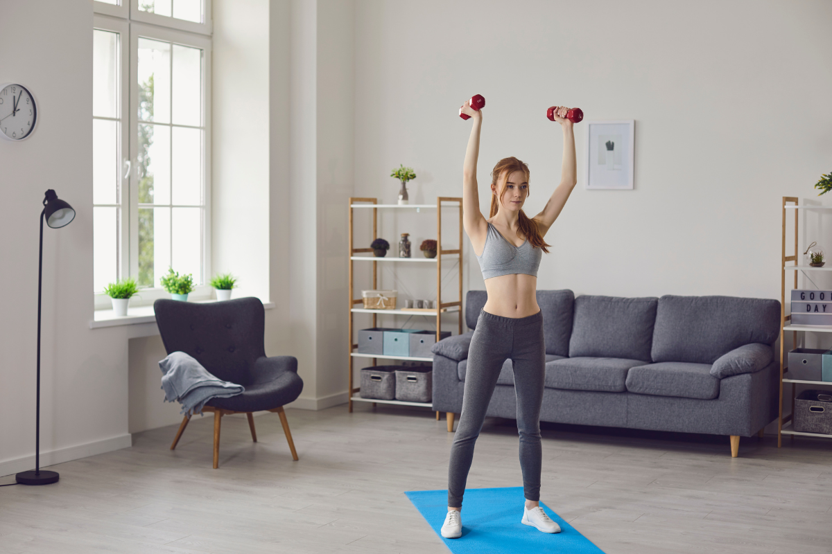 5 Easy Home Workout Routines For Beginners To Lose Belly Fat, Train Abs & Tone Arms